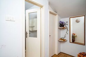 Apartments & Rooms Mara & Petrunjela