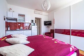 Apartments & Rooms Mara & Petrunjela