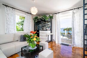 Apartments & Rooms Mara & Petrunjela