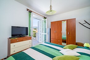 Apartments & Rooms Mara & Petrunjela