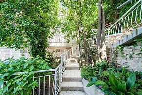 Apartments & Rooms Mara & Petrunjela