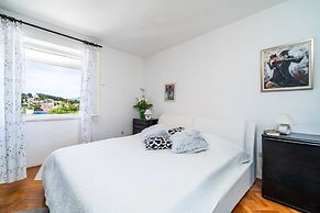 Apartments & Rooms Mara & Petrunjela