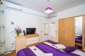 Apartments & Rooms Mara & Petrunjela