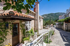 Apartments & Rooms Mara & Petrunjela