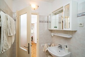 Apartments & Rooms Mara & Petrunjela