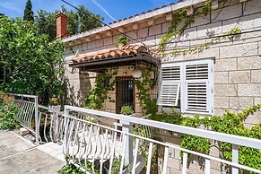 Apartments & Rooms Mara & Petrunjela