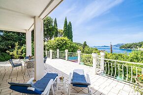 Apartments & Rooms Mara & Petrunjela