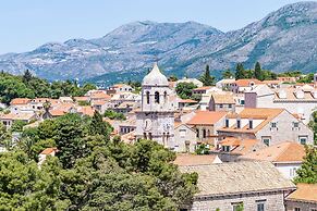 Apartments & Rooms Mara & Petrunjela