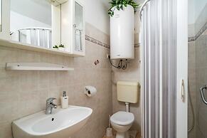 Apartments & Rooms Mara & Petrunjela