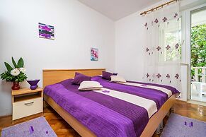 Apartments & Rooms Mara & Petrunjela