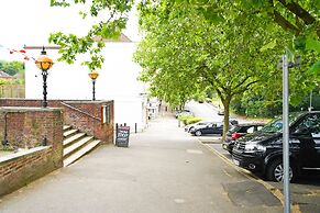 Newly Refurbished Studio, 20mins to London Bridge