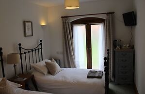 Holly Lodge