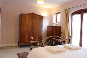 Holly Lodge
