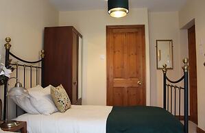 Holly Lodge