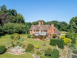 Holly Lodge