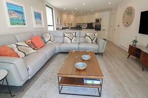 Peninsula Apartment 2