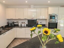 Peninsula Apartment 2