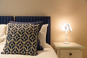 Peninsula Apartment 2