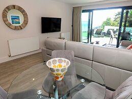 Peninsula Apartment 2