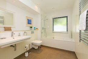 Peninsula Apartment 2