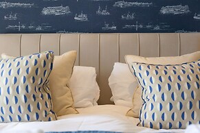 Peninsula Apartment 2