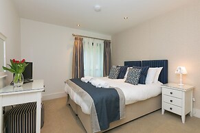 Peninsula Apartment 2