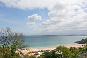 Peninsula Apartment 2