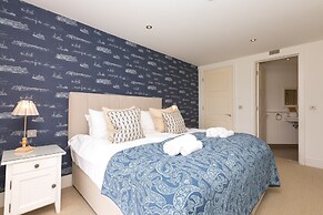 Peninsula Apartment 2