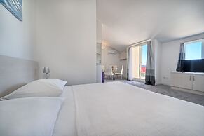 Aqua Guestrooms Kastela