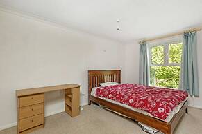 Charming 2 Bedroom Home in South London With Garden