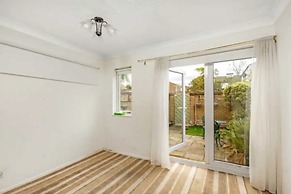 Charming 2 Bedroom Home in South London With Garden