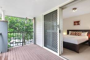 Spacious Inner South Townhouse Apartment Near to the CBD