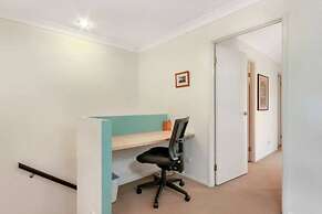 Spacious Inner South Townhouse Apartment Near to the CBD