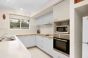 Spacious Inner South Townhouse Apartment Near to the CBD