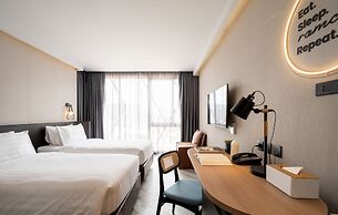 Seekers Finders Rama IV Hotel, SureStay Collection by BW