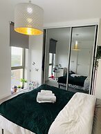 Charming 3-bed Apartment in London