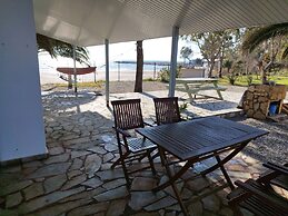 Beachfront/2br/garden/bbq/seaview/quietretreat