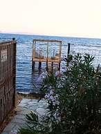 Beachfront/2br/garden/bbq/seaview/quietretreat