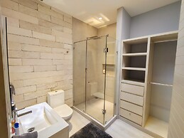 1st Luxury Warehouse