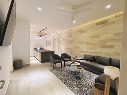 1st Luxury Warehouse