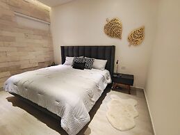 1st Luxury Warehouse