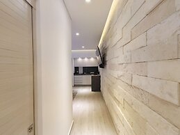 1st Luxury Warehouse