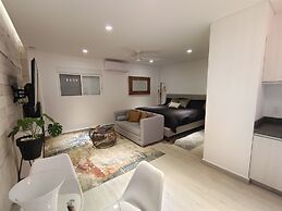 1st Luxury Warehouse