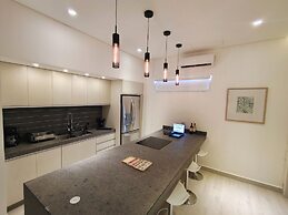 1st Luxury Warehouse