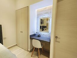 1st Luxury Warehouse