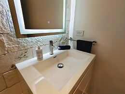 1st Luxury Warehouse