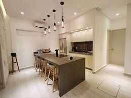 1st Luxury Warehouse