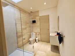 1st Luxury Warehouse