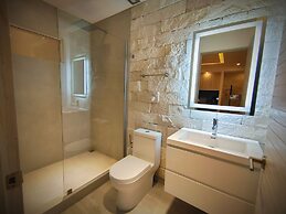 1st Luxury Warehouse