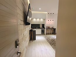 1st Luxury Warehouse